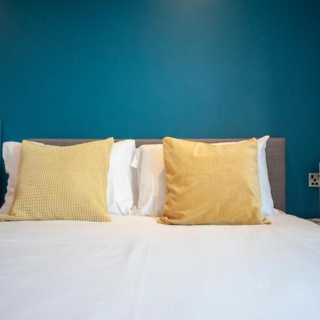 Top Floor Apt - 2 Bed/2 Bath + Private Balcony Лондон Экстерьер фото