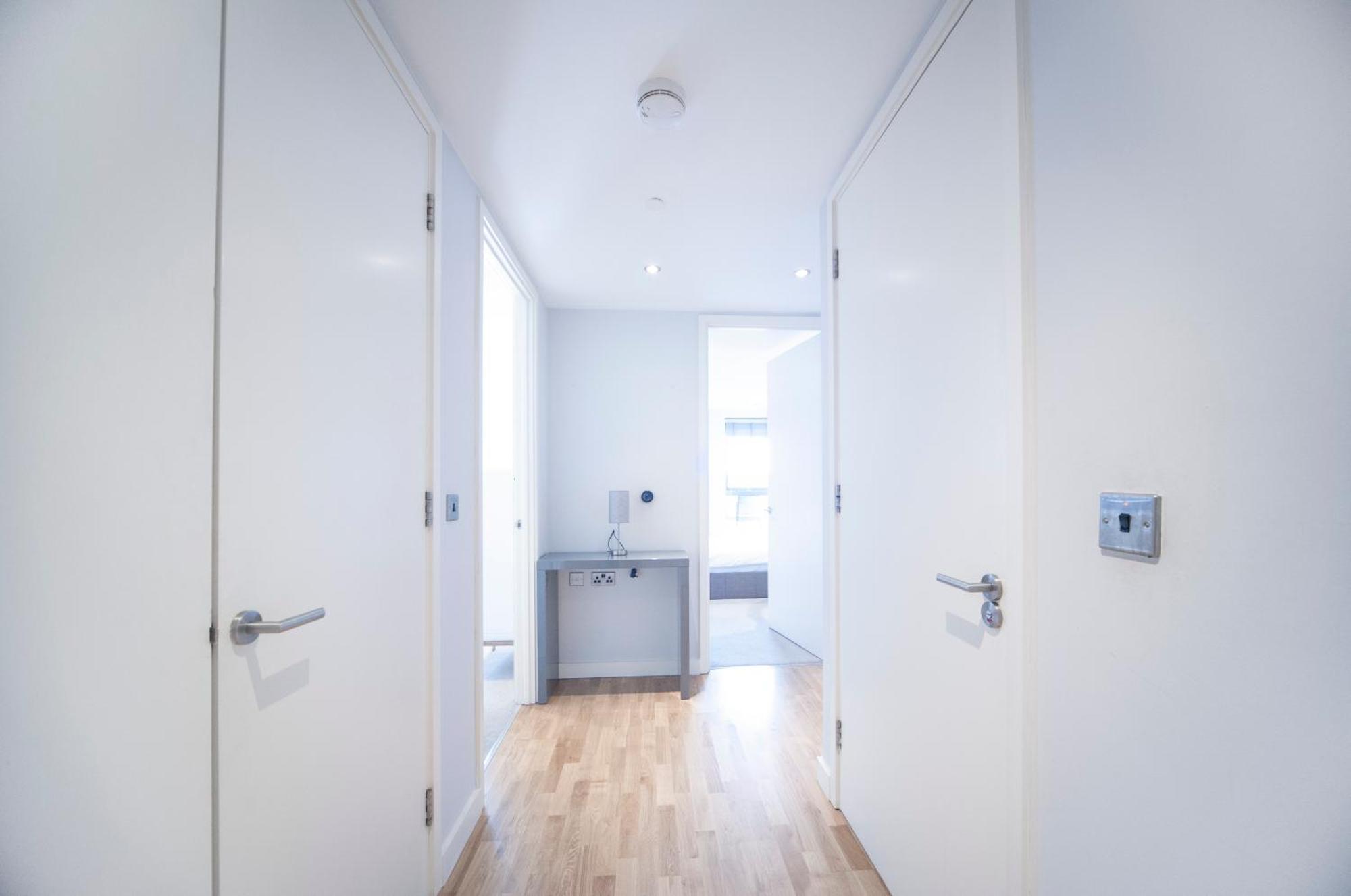 Top Floor Apt - 2 Bed/2 Bath + Private Balcony Лондон Экстерьер фото