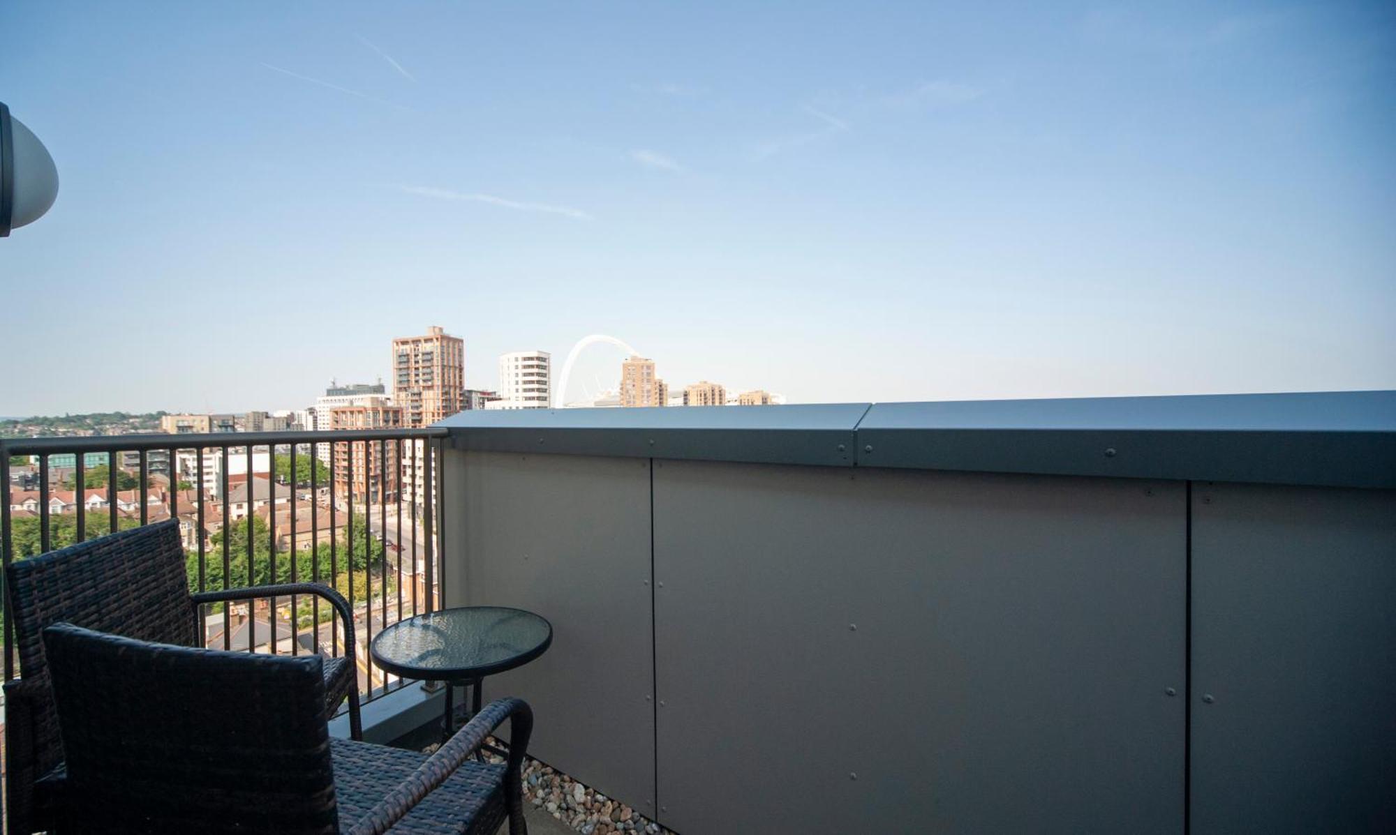 Top Floor Apt - 2 Bed/2 Bath + Private Balcony Лондон Экстерьер фото