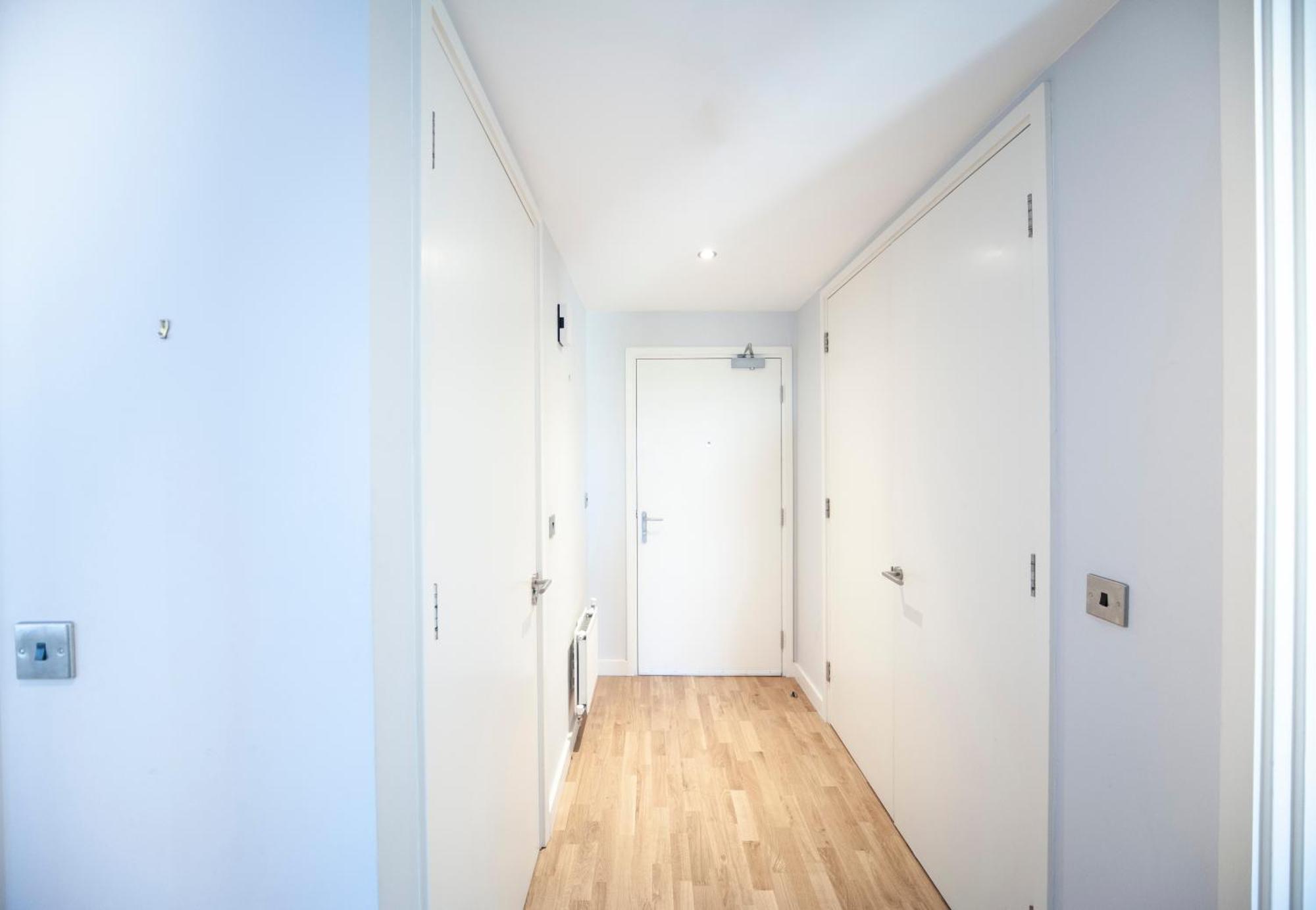 Top Floor Apt - 2 Bed/2 Bath + Private Balcony Лондон Экстерьер фото