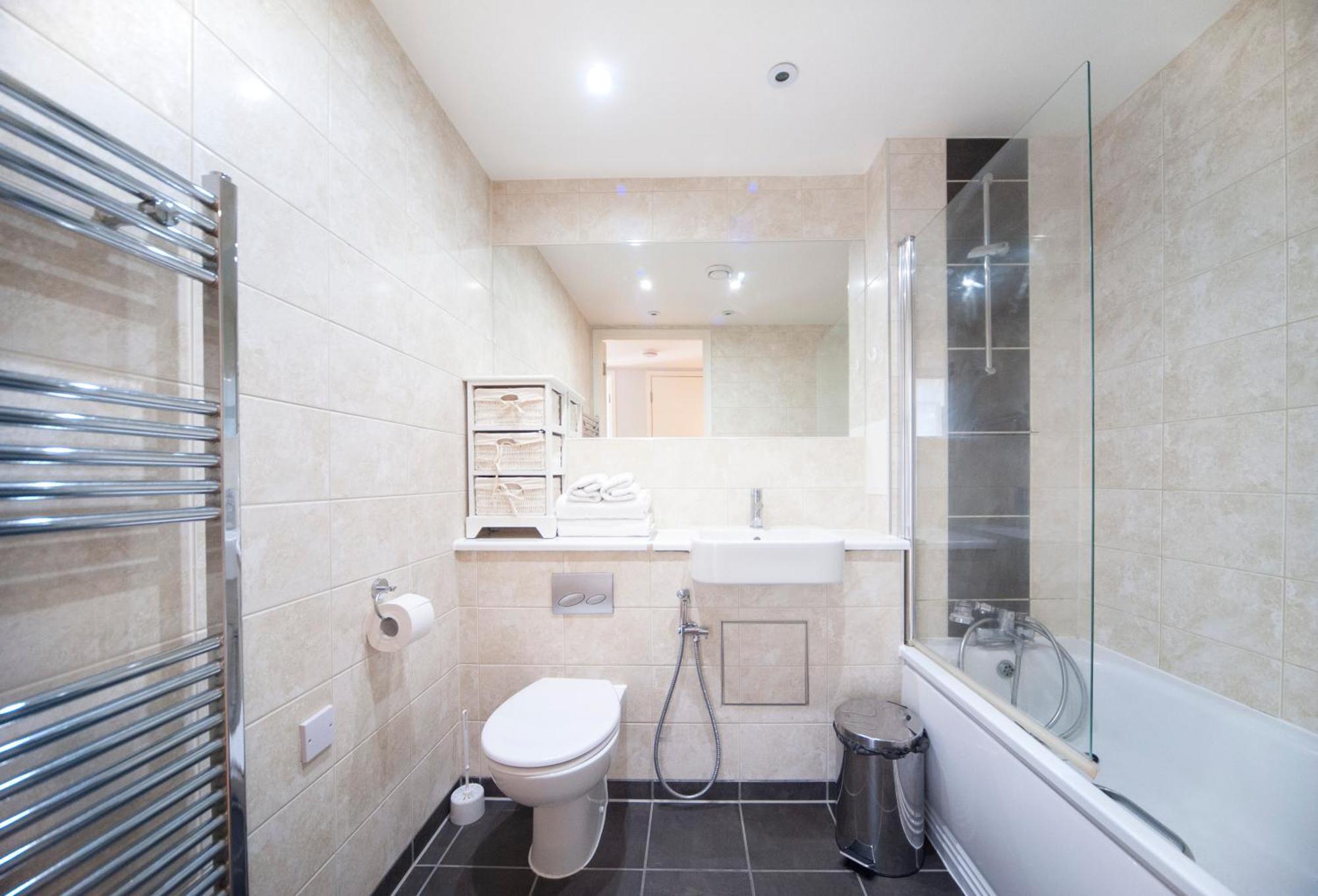 Top Floor Apt - 2 Bed/2 Bath + Private Balcony Лондон Экстерьер фото