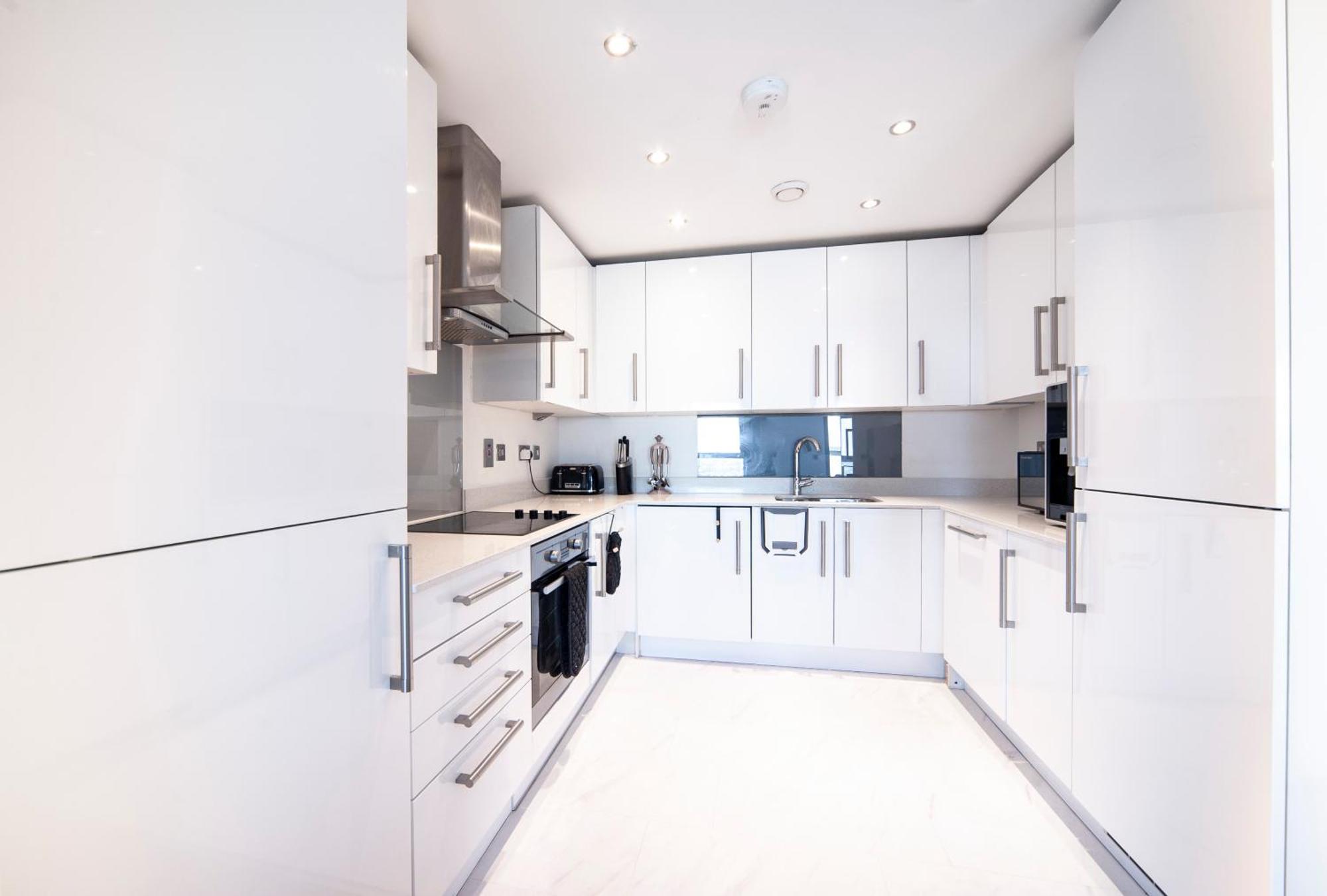 Top Floor Apt - 2 Bed/2 Bath + Private Balcony Лондон Экстерьер фото
