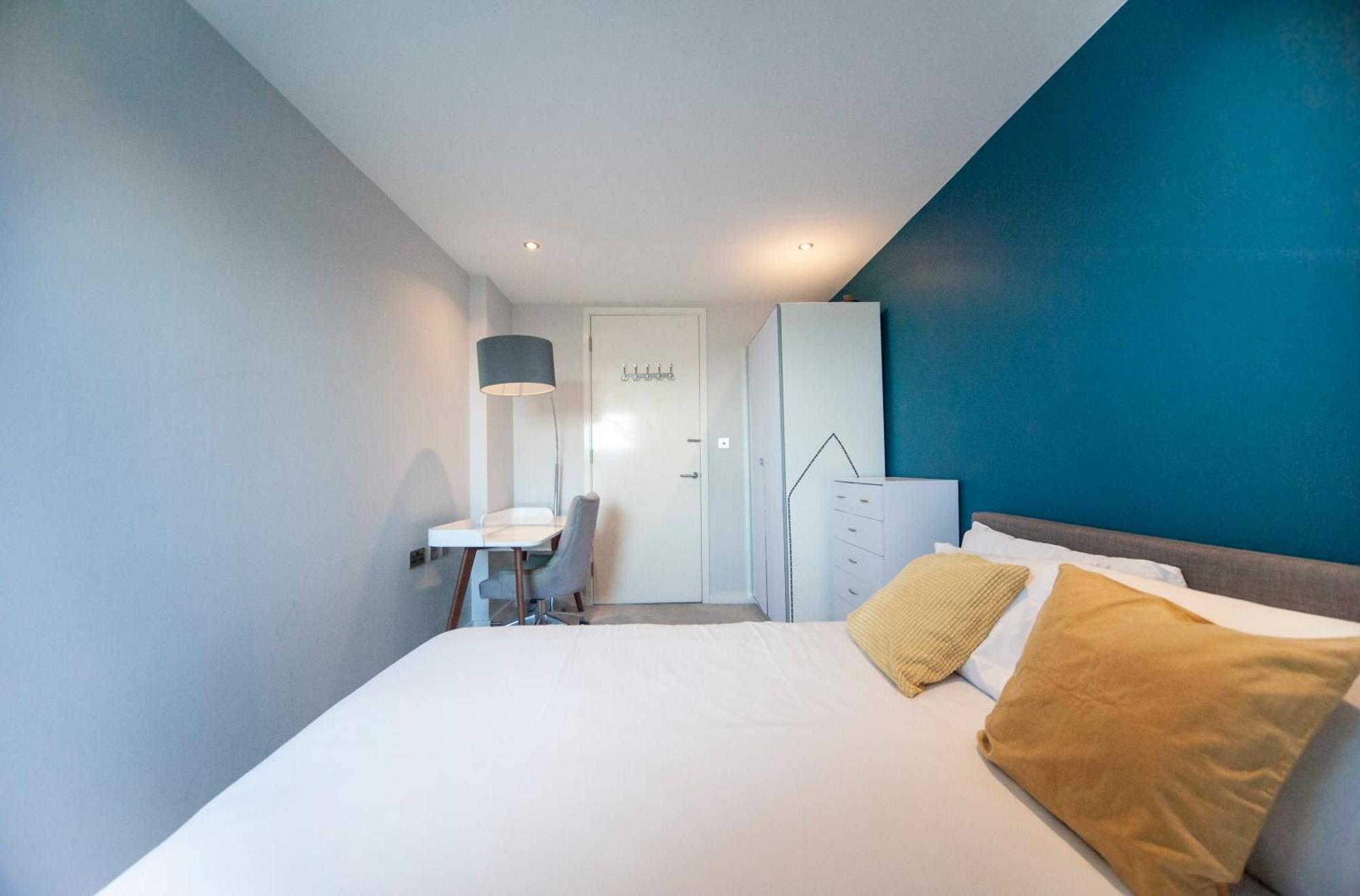 Top Floor Apt - 2 Bed/2 Bath + Private Balcony Лондон Экстерьер фото