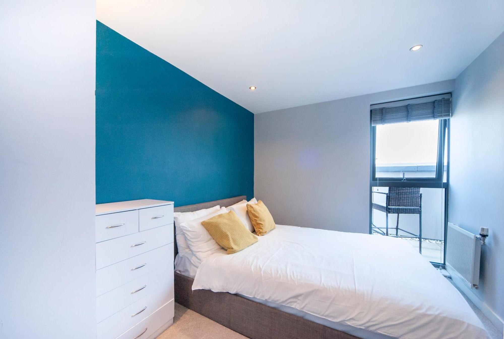 Top Floor Apt - 2 Bed/2 Bath + Private Balcony Лондон Экстерьер фото