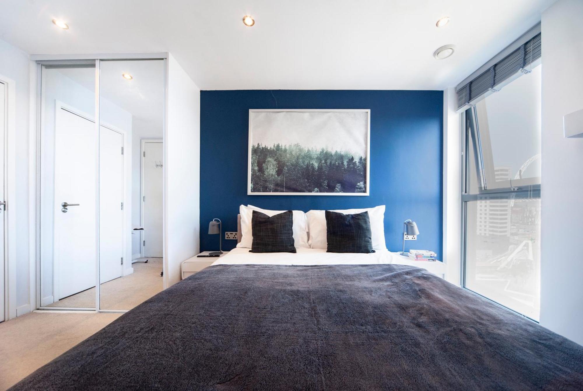 Top Floor Apt - 2 Bed/2 Bath + Private Balcony Лондон Экстерьер фото
