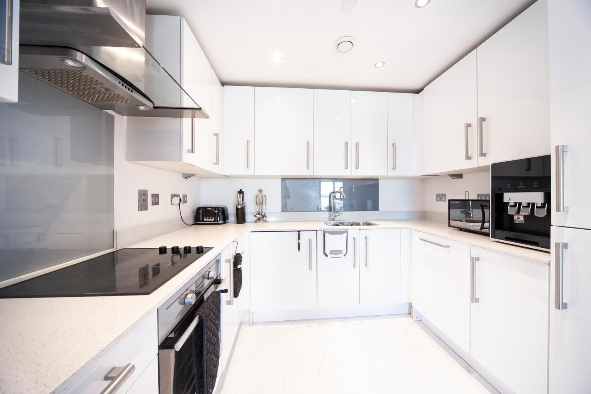 Top Floor Apt - 2 Bed/2 Bath + Private Balcony Лондон Экстерьер фото
